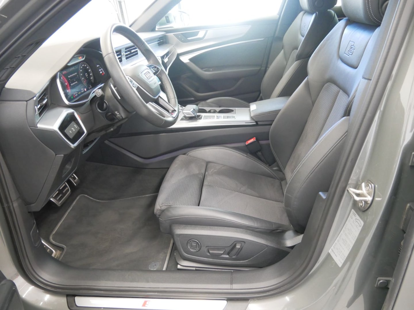 Bild über Audi S6 Avant TDI quattro tiptronic - für weitere Informationen kontaktieren Sie den Audi Partner