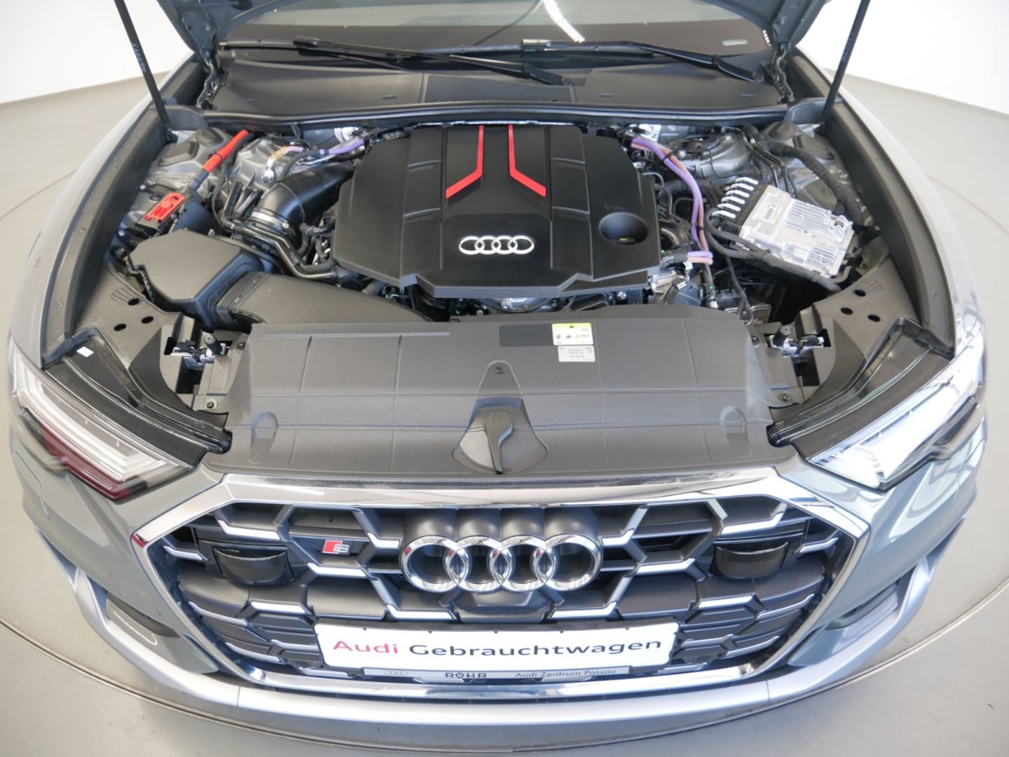 Bild über Audi S6 Avant TDI quattro tiptronic - für weitere Informationen kontaktieren Sie den Audi Partner