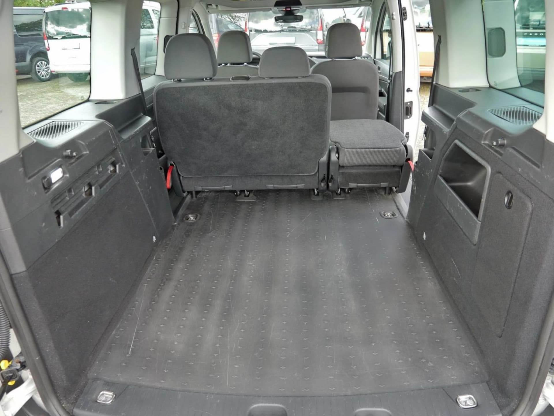 Volkswagen Caddy Maxi Basis-Modell