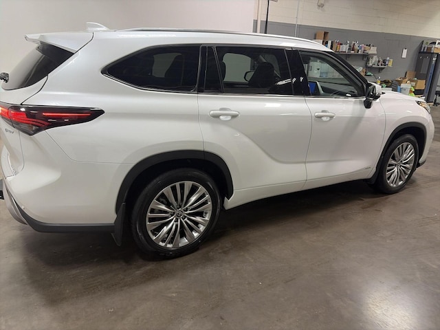 2025 Toyota Highlander Hybrid