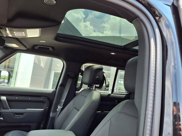 2025 Land Rover Defender X-Dynamic SE - Photo 22