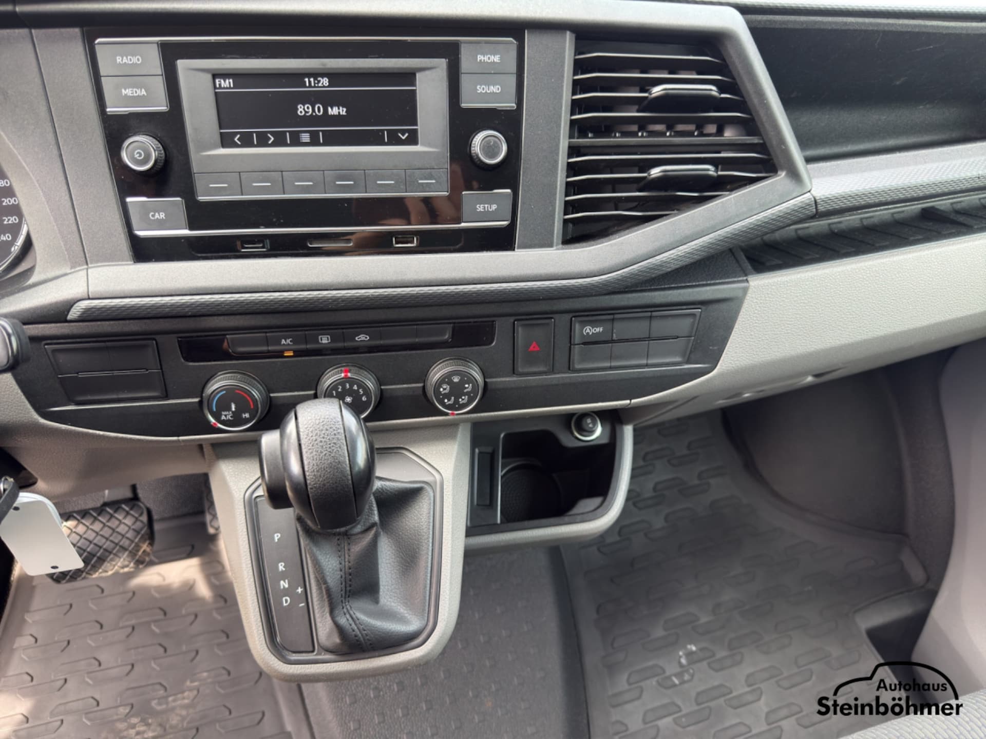 Volkswagen T6.1 Transporter Kombi langer Radstand
