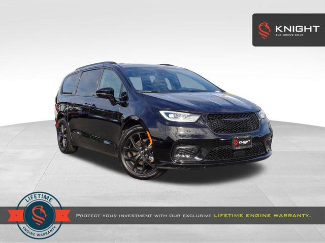 Photo of 2026 Chrysler Pacifica 