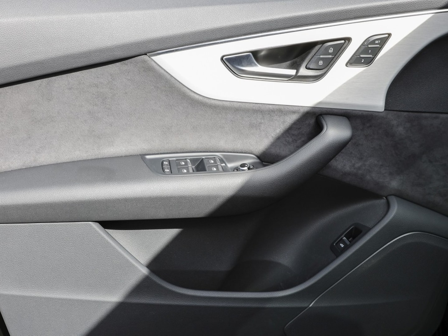 Bild über Audi SQ7 competition plus TFSI quattro tiptronic - für weitere Informationen kontaktieren Sie den Audi Partner