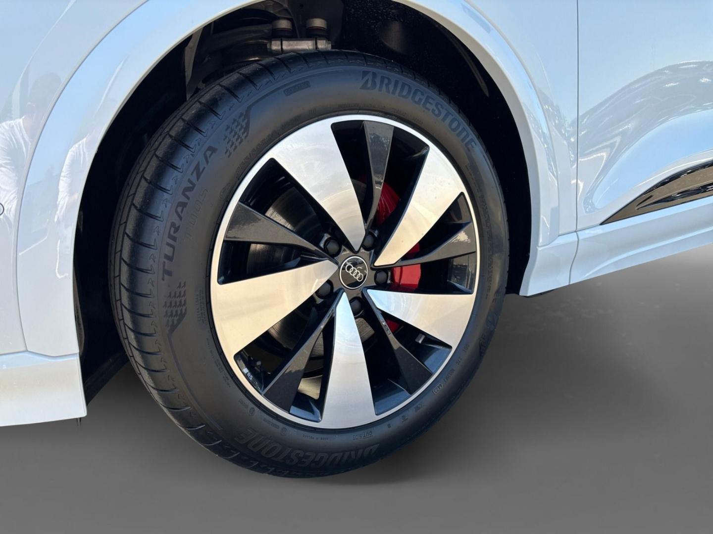 Image about Audi Q6 SUV e-tron e-tron quattro