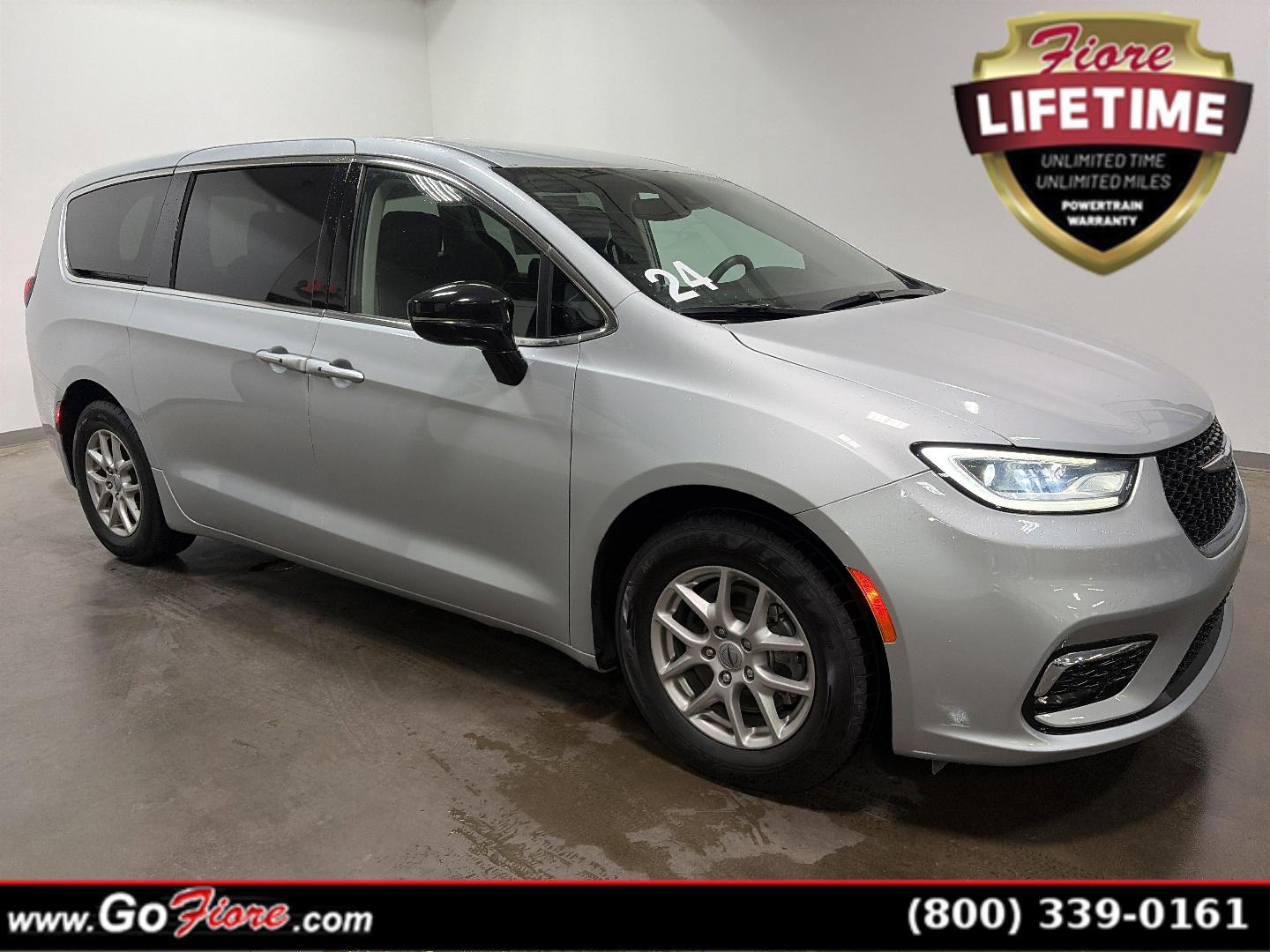 2024 Chrysler Pacifica Touring L's photo