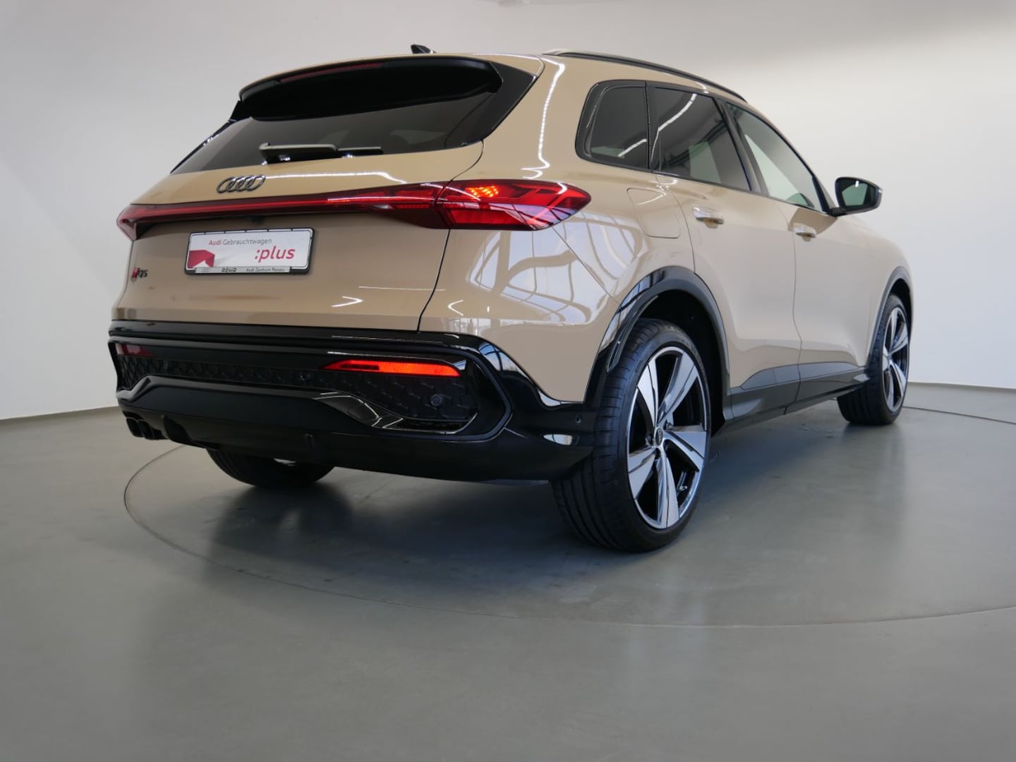 Bild über Audi Q5 SUV TDI quattro 150 kW S tronic - für weitere Informationen kontaktieren Sie den Audi Partner
