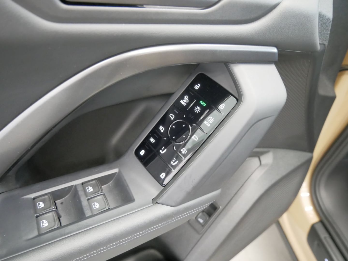 Bild über Audi Q5 SUV TDI quattro 150 kW S tronic - für weitere Informationen kontaktieren Sie den Audi Partner