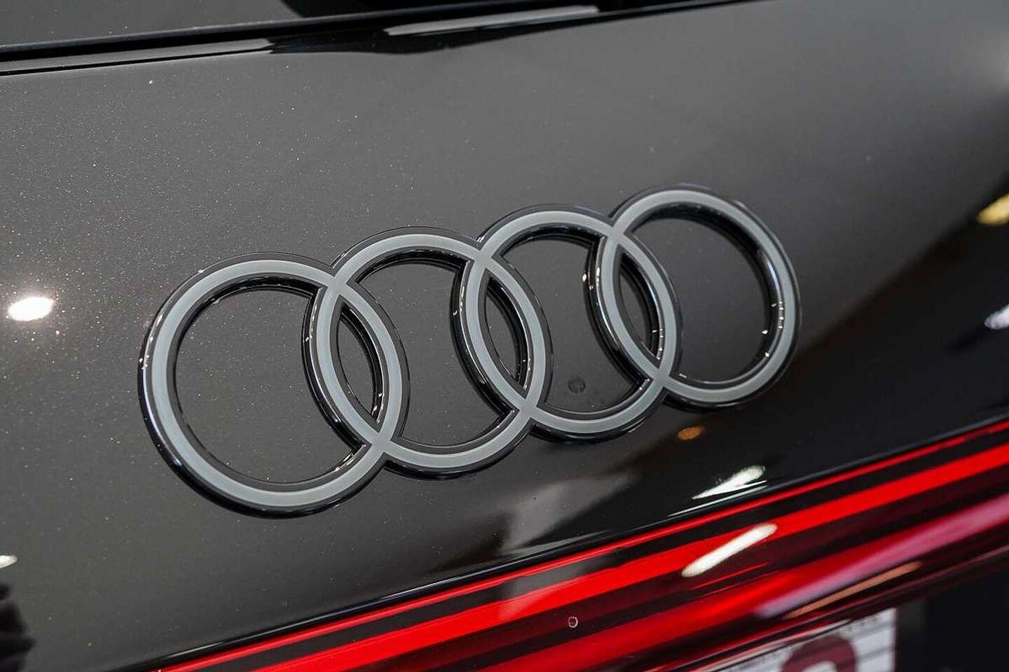 Image about Audi Q5 SUV e-hybrid quattro S tronic