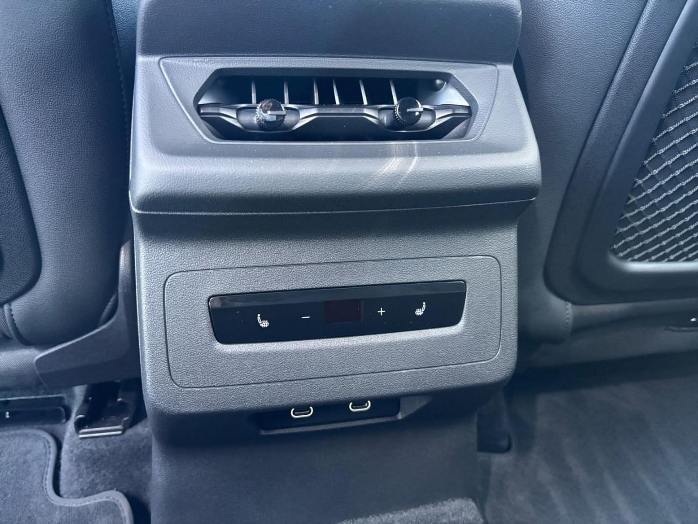 Image about Audi Q6 SUV e-tron e-tron quattro