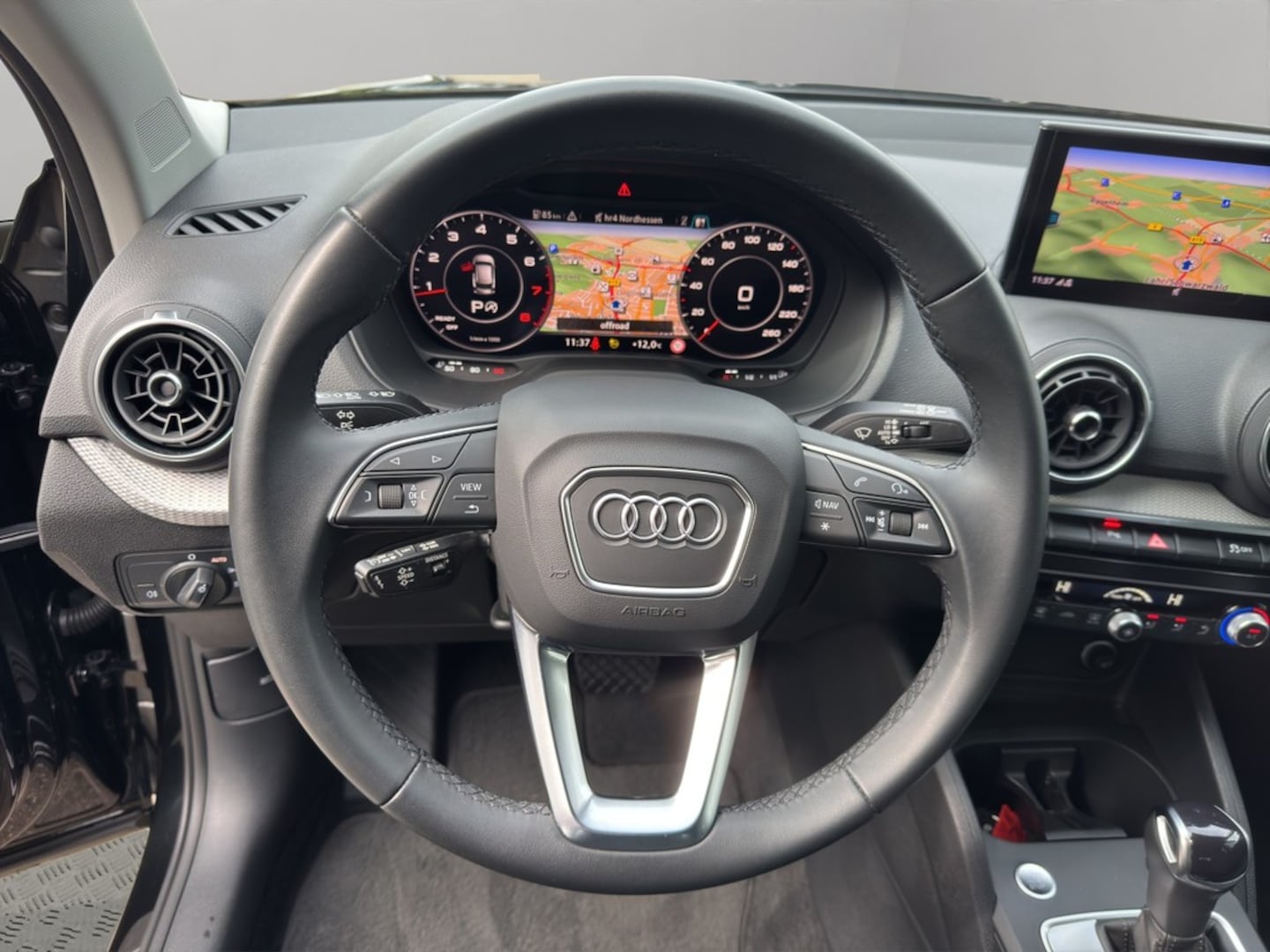 Bild über Audi Q2 advanced 40 TFSI quattro S tronic - für weitere Informationen kontaktieren Sie den Audi Partner