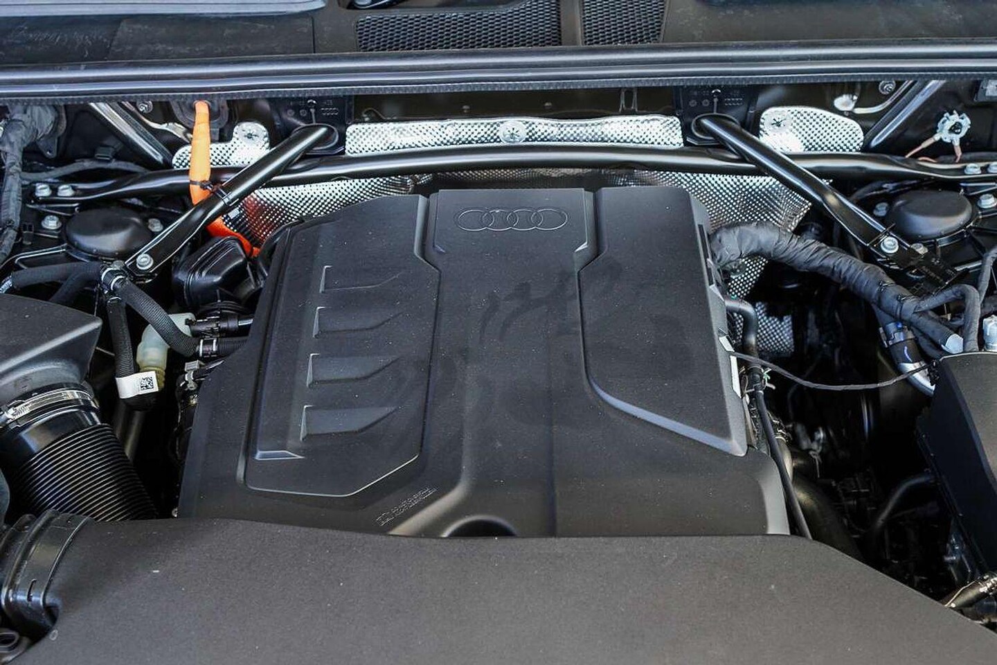 Image about Audi Q5 SUV e-hybrid quattro S tronic
