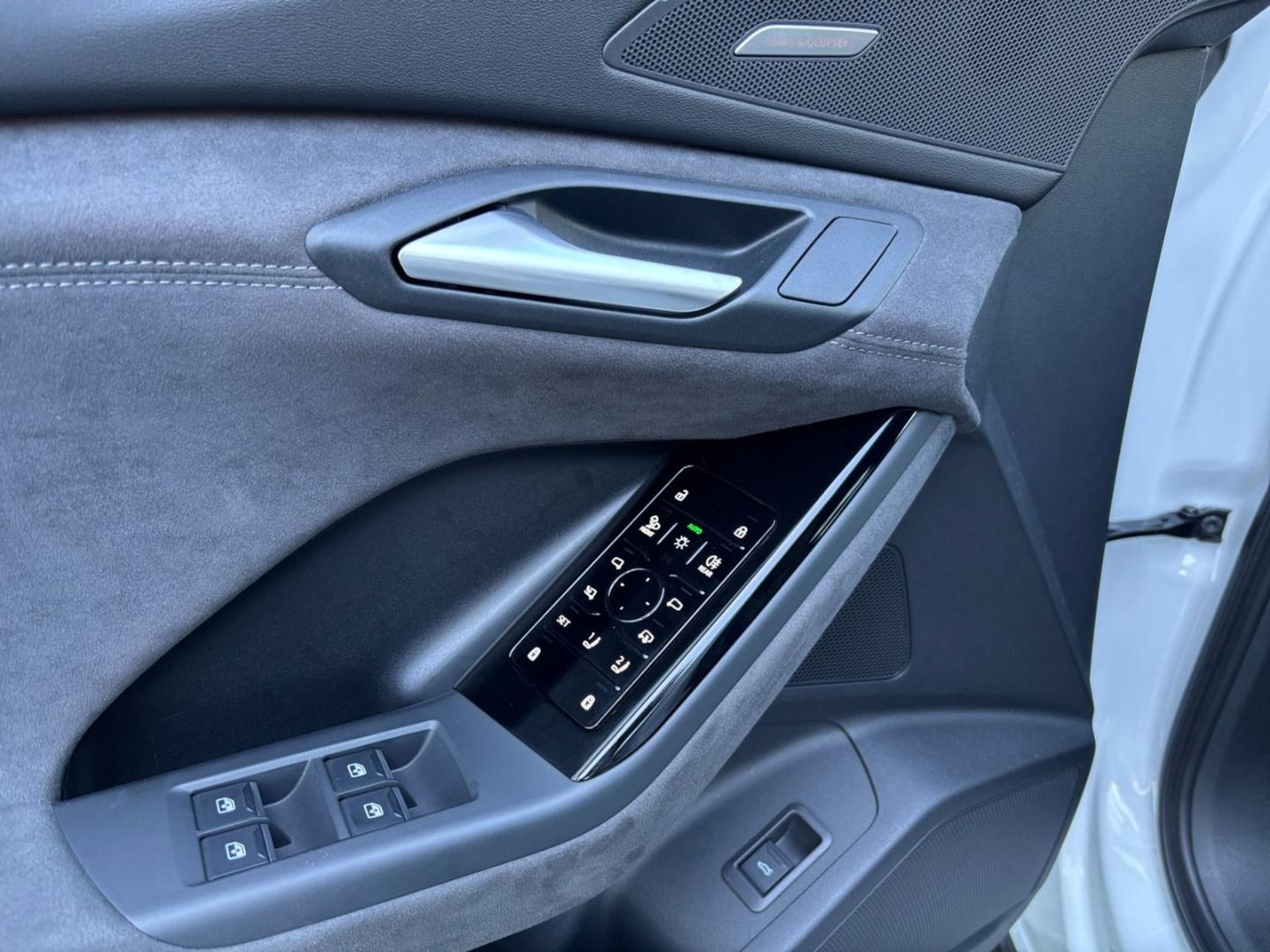 Image about Audi Q6 SUV e-tron e-tron quattro