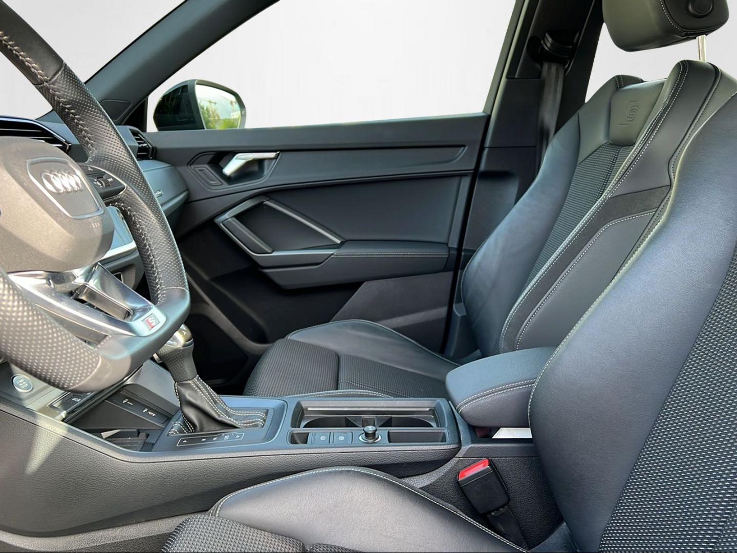 Image about Audi Q3 Attraction S line 35 TDI quattro 110 kW (150 ch) S tronic