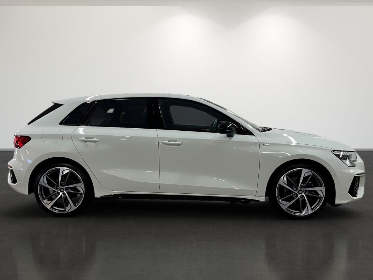 Bild über Audi A3 Sportback S line 35 TFSI S tronic - für weitere Informationen kontaktieren Sie den Audi Partner