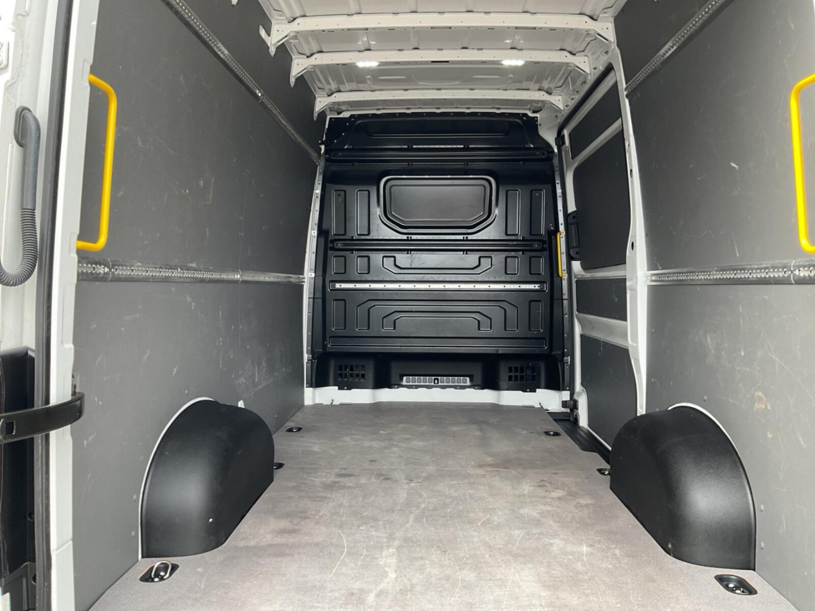 Volkswagen Crafter Kasten mittlerer Radstand – Bild 10