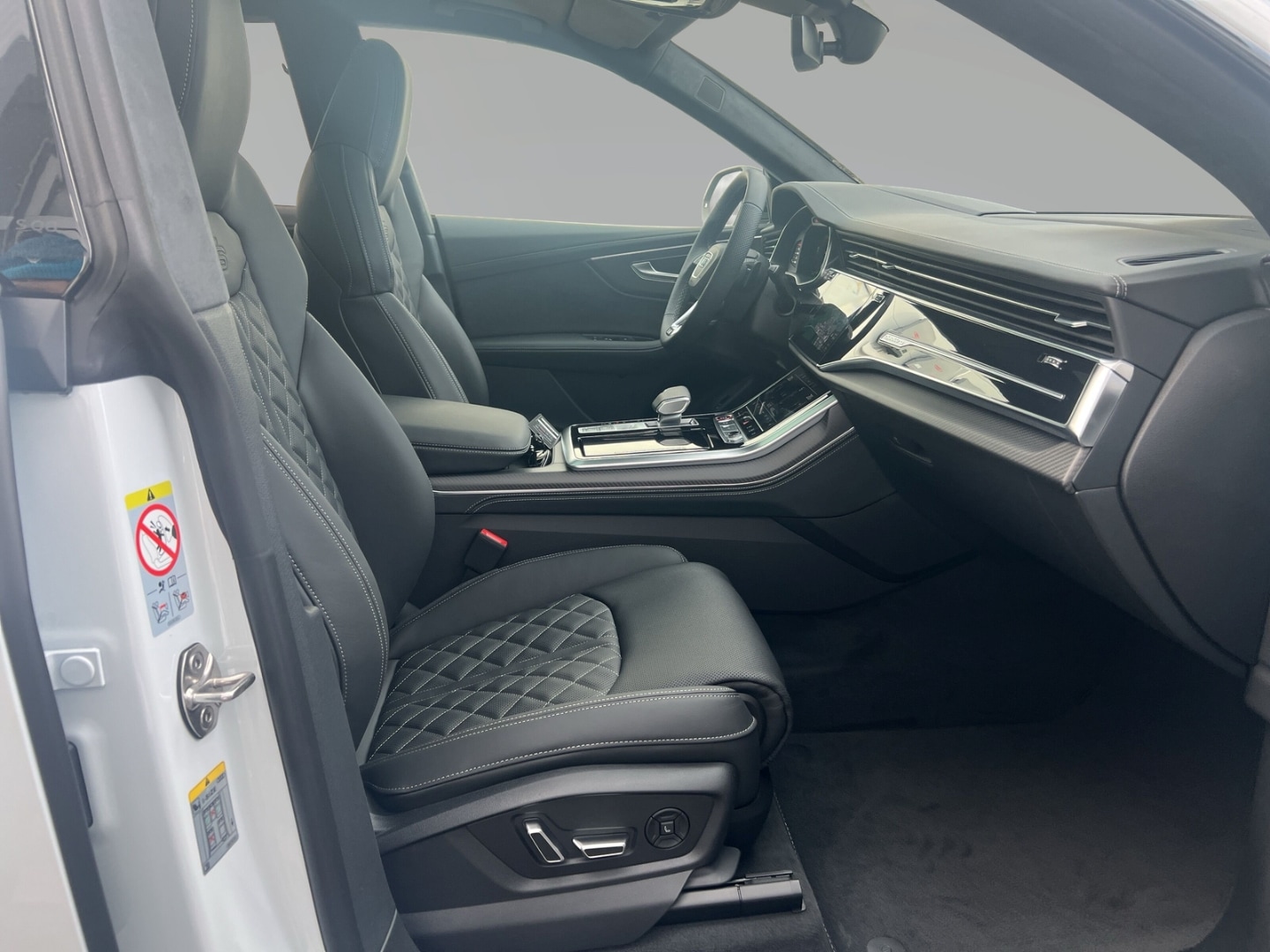 Bild über Audi SQ8 SUV TFSI quattro 373 kW tiptronic - für weitere Informationen kontaktieren Sie den Audi Partner