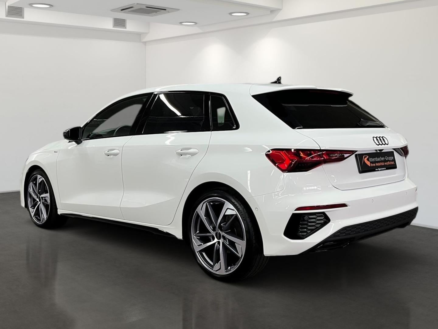 Bild über Audi A3 Sportback S line 35 TFSI S tronic - für weitere Informationen kontaktieren Sie den Audi Partner
