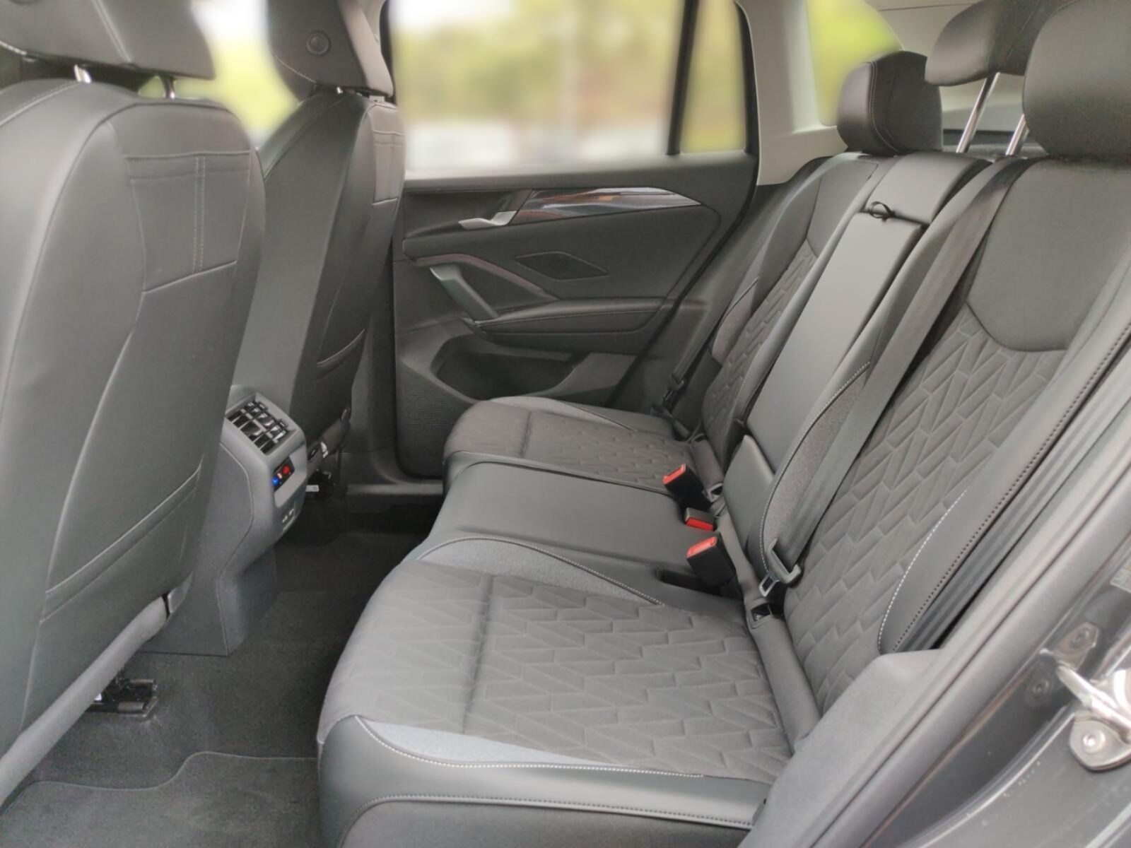 Volkswagen Tiguan – Bild 11