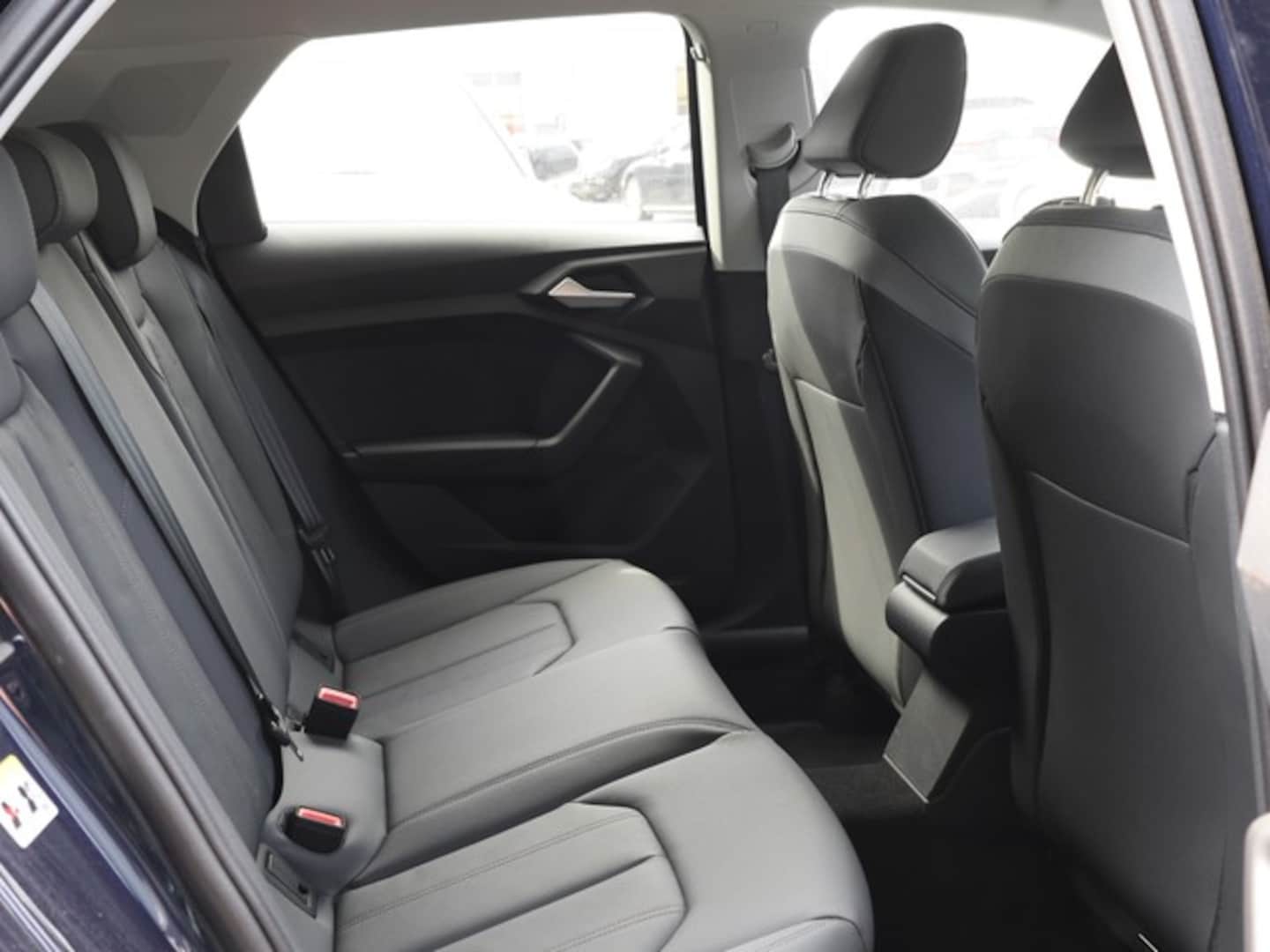 Bild über Audi A1 Sportback S line 35 TFSI S tronic - für weitere Informationen kontaktieren Sie den Audi Partner