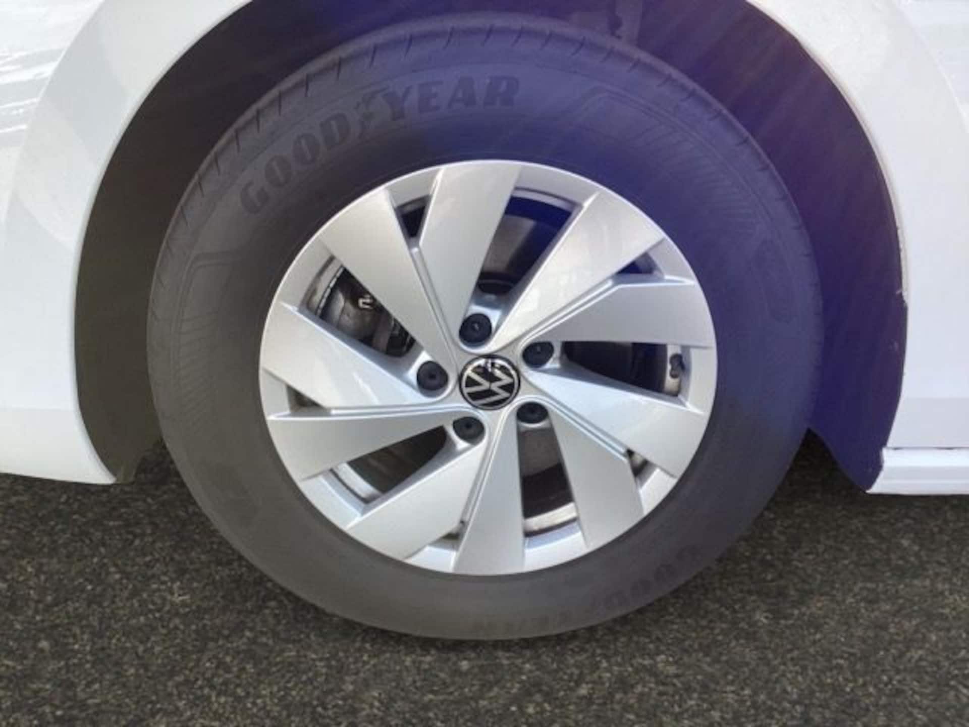 Volkswagen Passat Basis-Modell