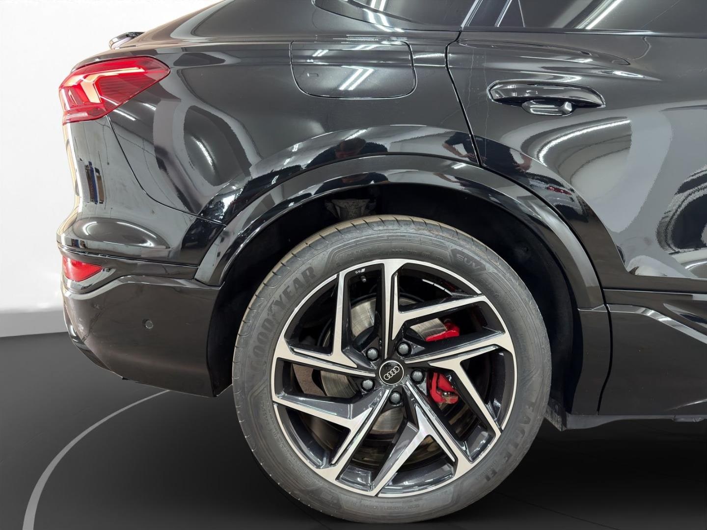 Bild über Audi Q6 Sportback e-tron e-tron quattro - für weitere Informationen kontaktieren Sie den Audi Partner