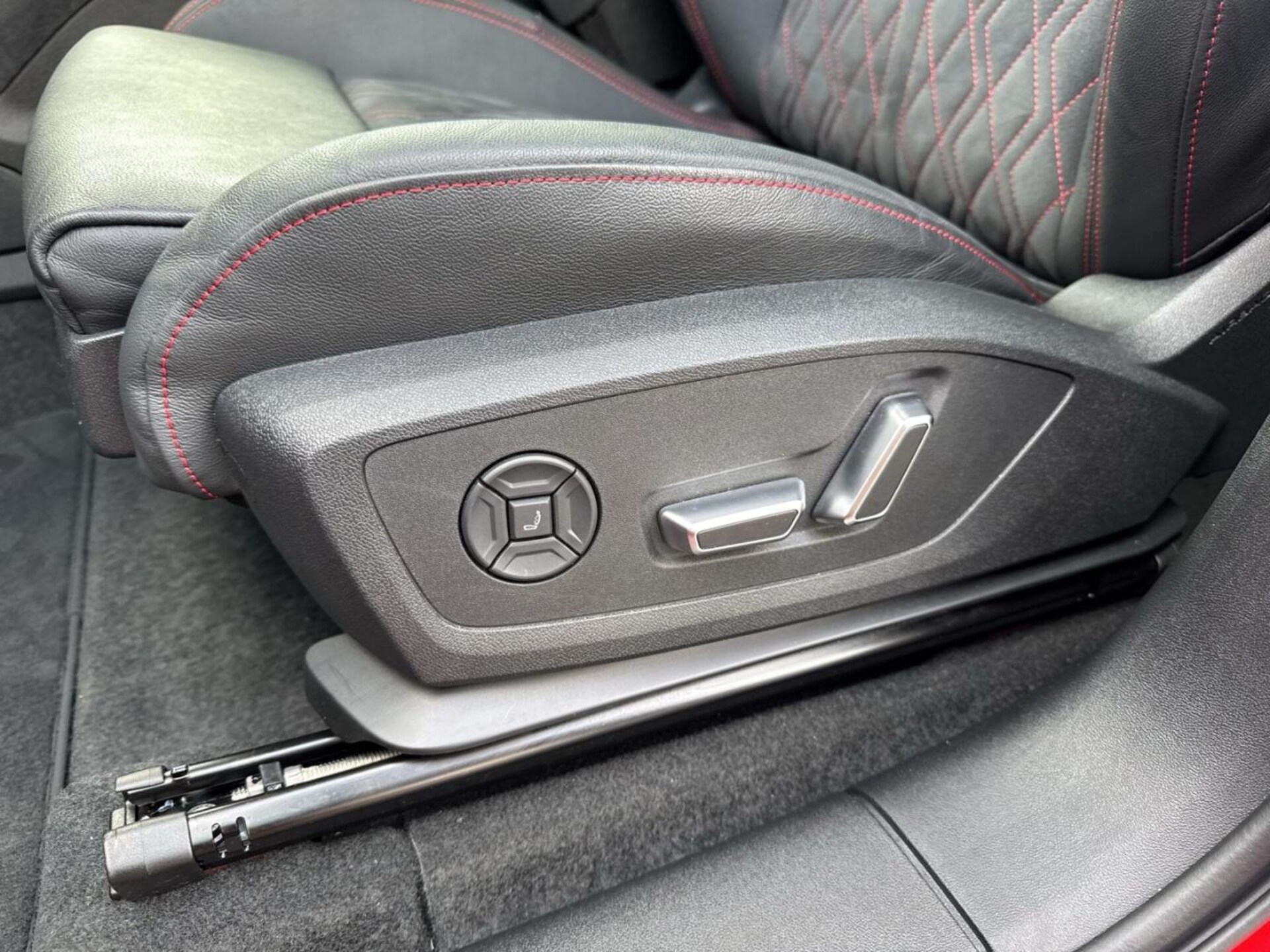 Audi SQ6 SUV e-tron