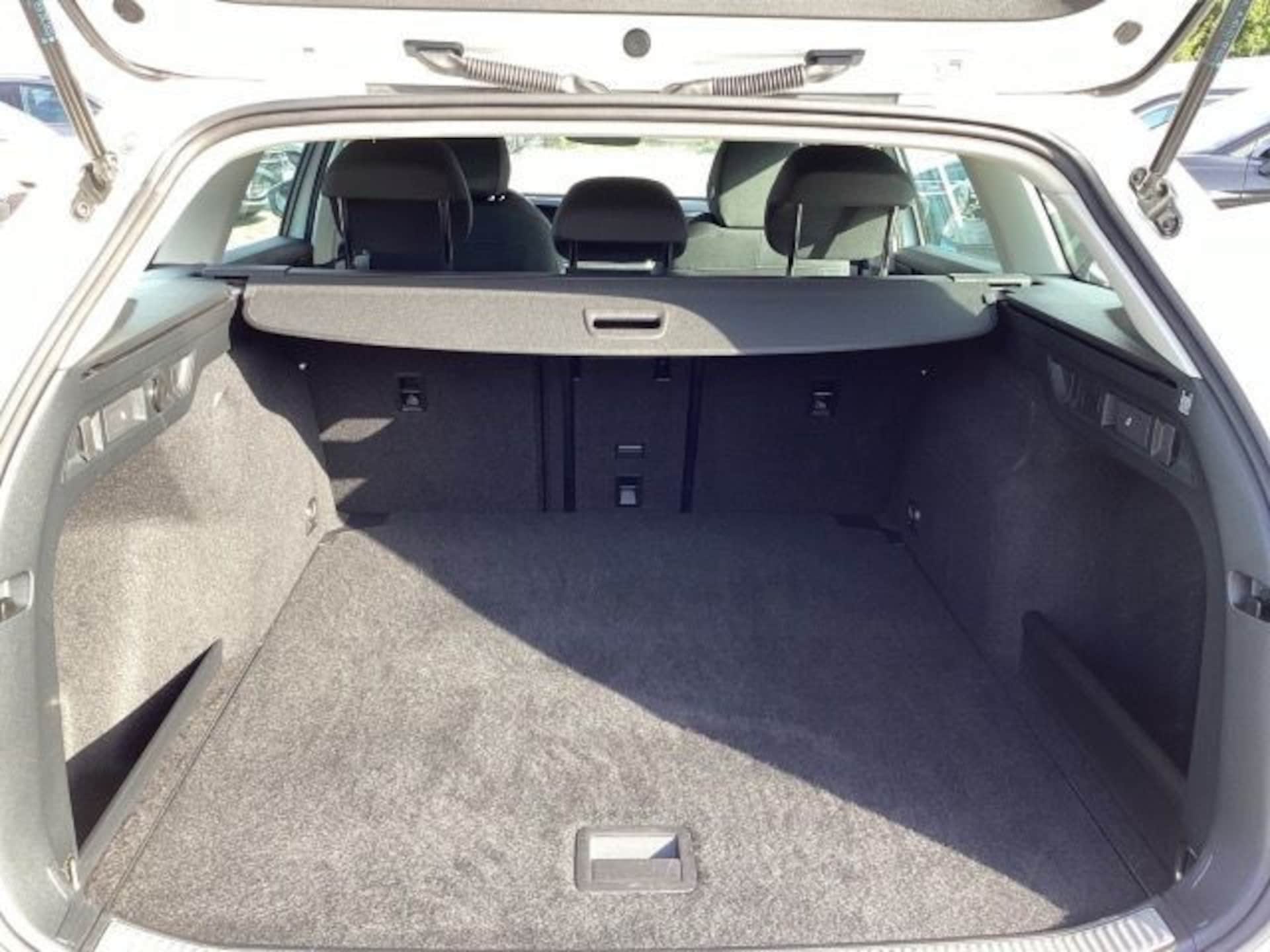 Volkswagen Passat Basis-Modell