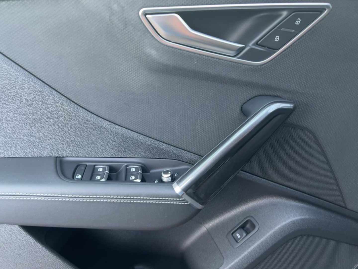 Bild über Audi SQ2 TFSI quattro S tronic - für weitere Informationen kontaktieren Sie den Audi Partner