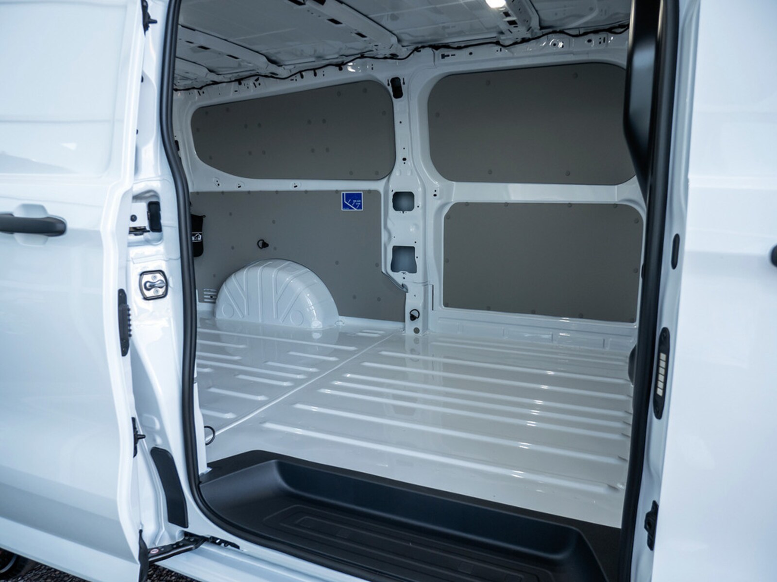 Volkswagen Transporter Kasten langer Radstand – Bild 5