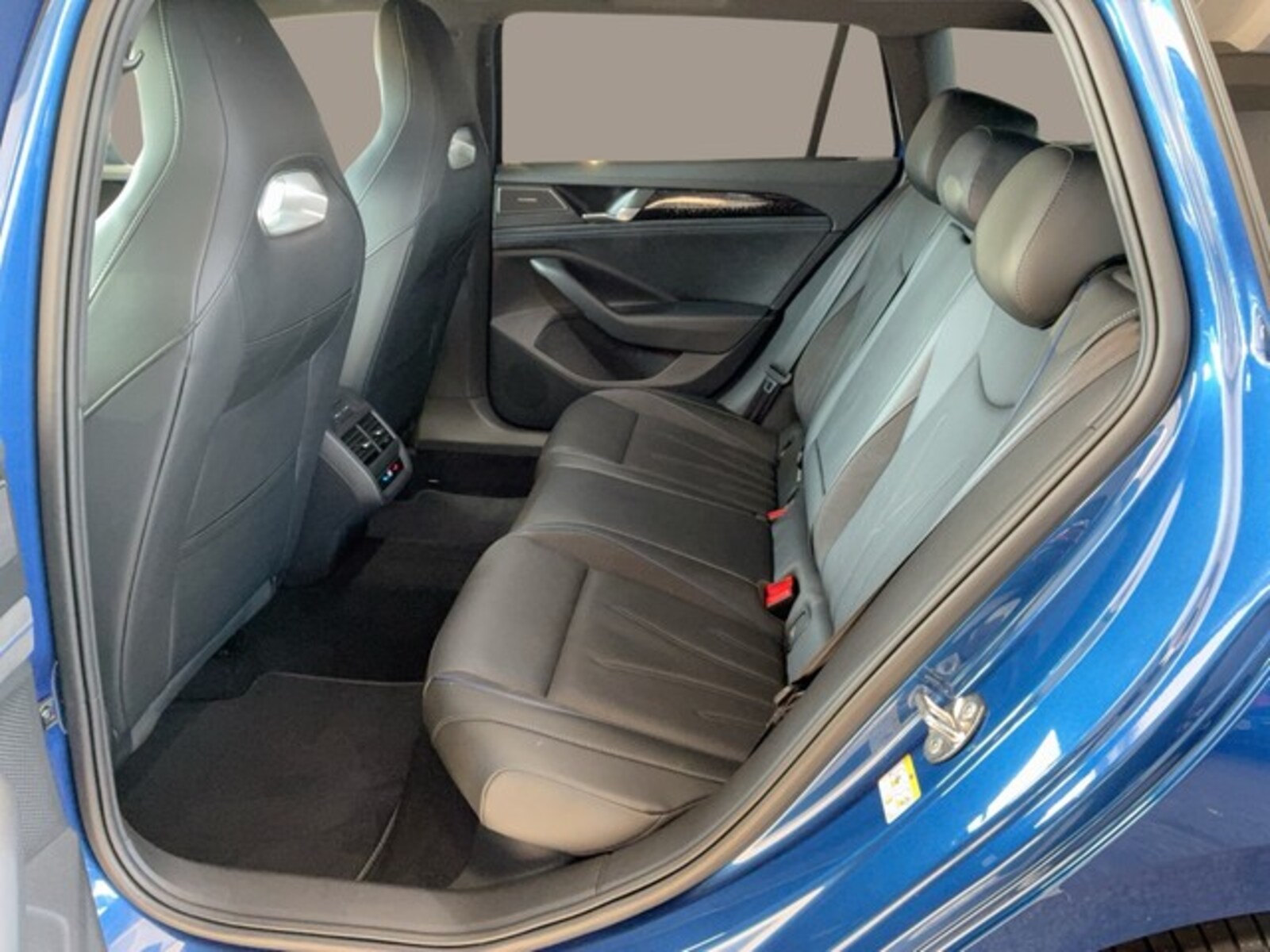 Volkswagen Passat – Bild 11
