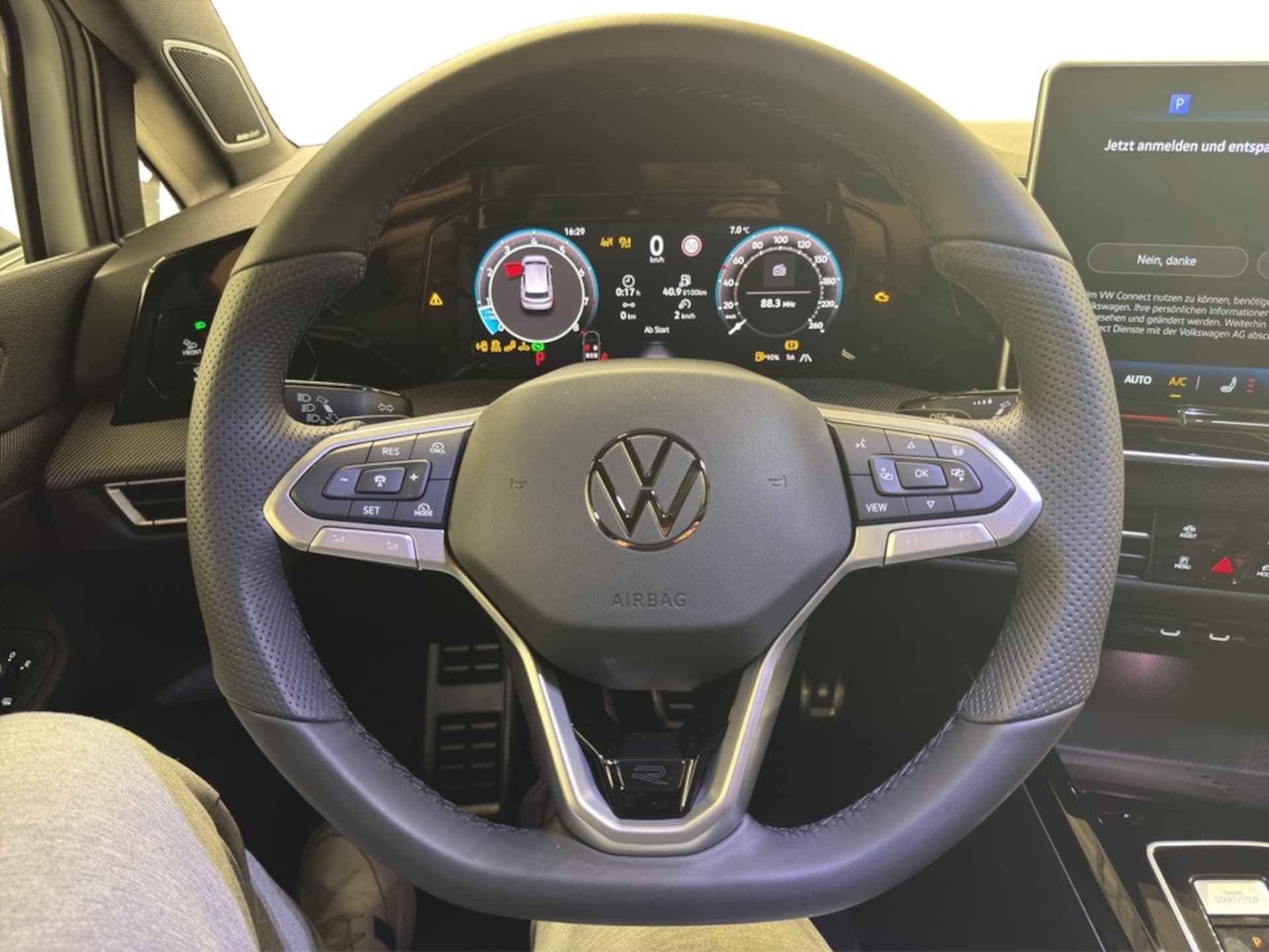 Volkswagen Golf R-Line