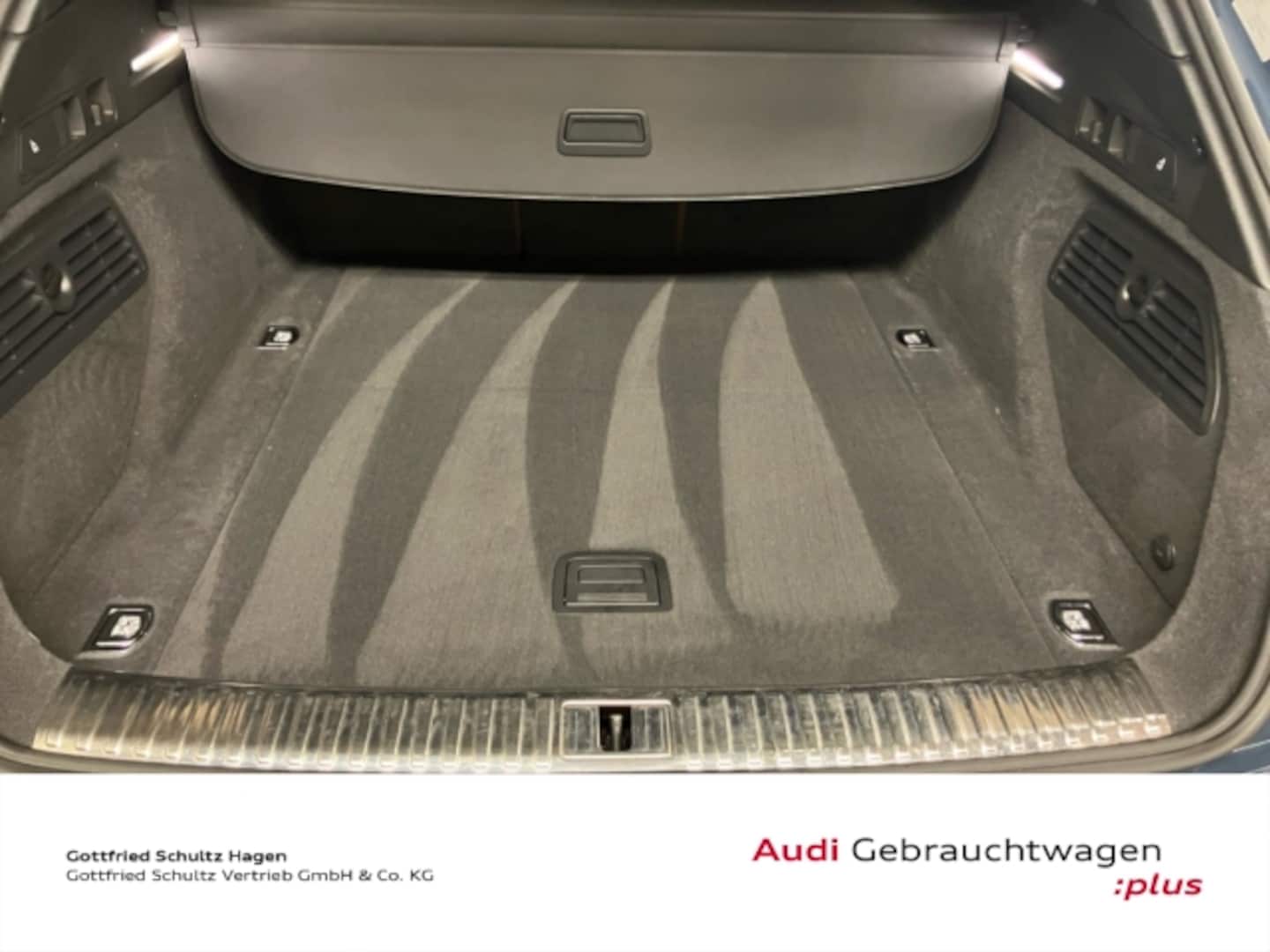 Bild über Audi Q8 e-tron S line 50 e-tron quattro - für weitere Informationen kontaktieren Sie den Audi Partner