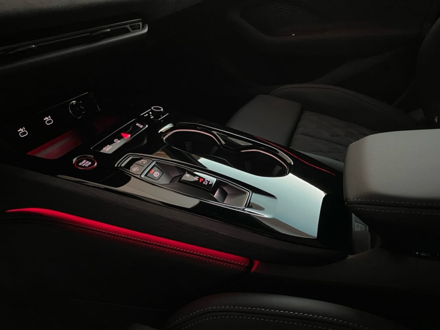 Bild über Audi A5 Avant e-hybrid e-hybrid quattro 220 kW S tronic - für weitere Informationen kontaktieren Sie den Audi Partner