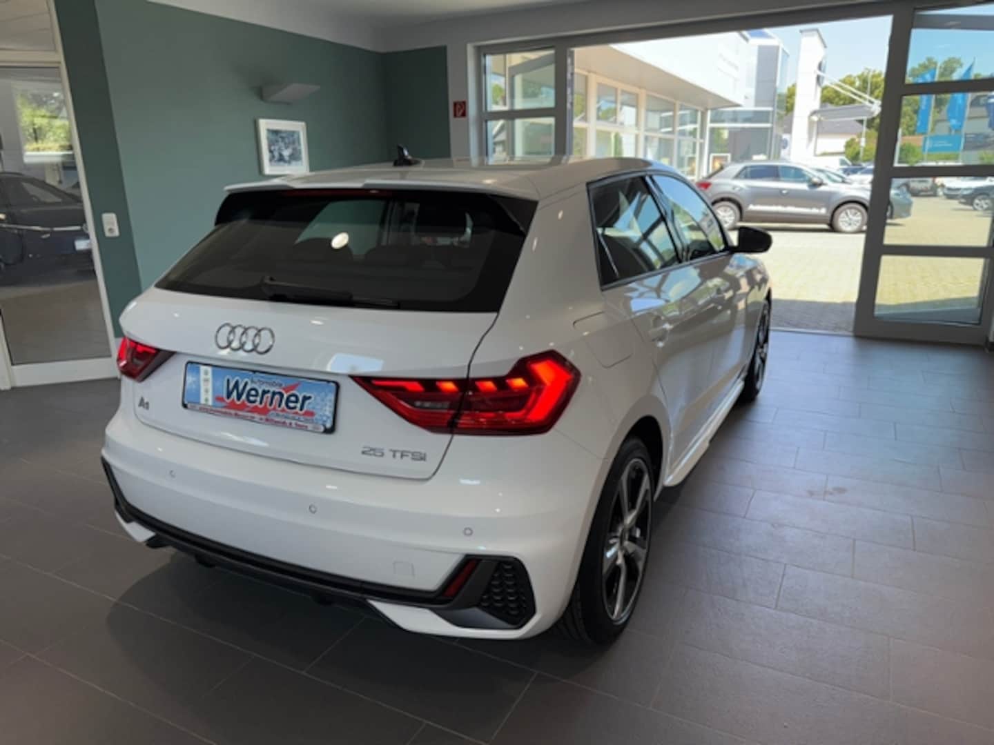 Bild über Audi A1 Sportback S line 25 TFSI S tronic - für weitere Informationen kontaktieren Sie den Audi Partner