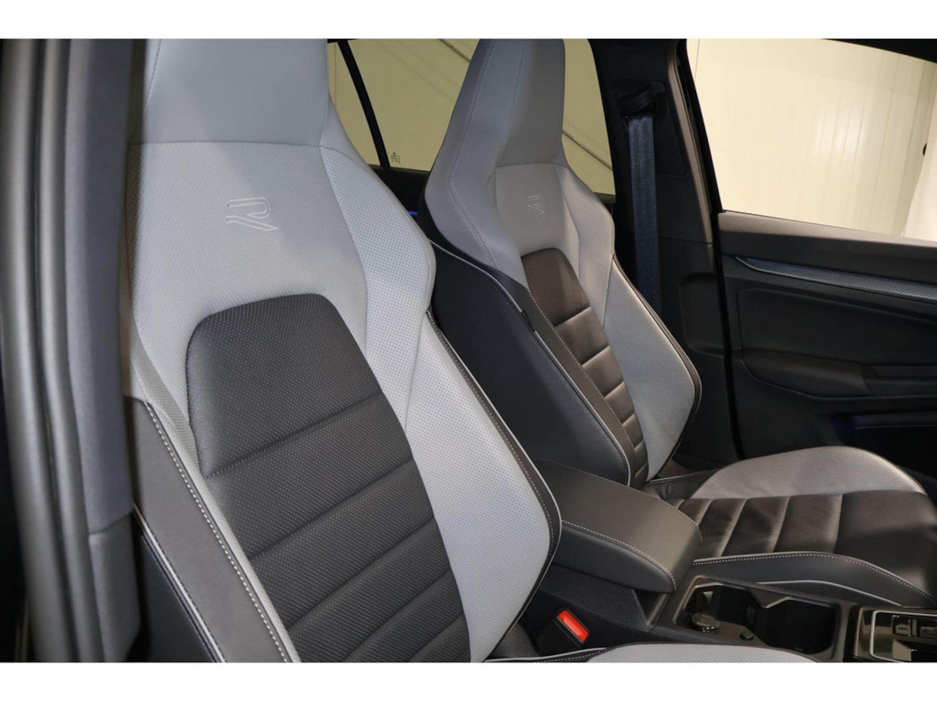 Volkswagen Golf R-Line