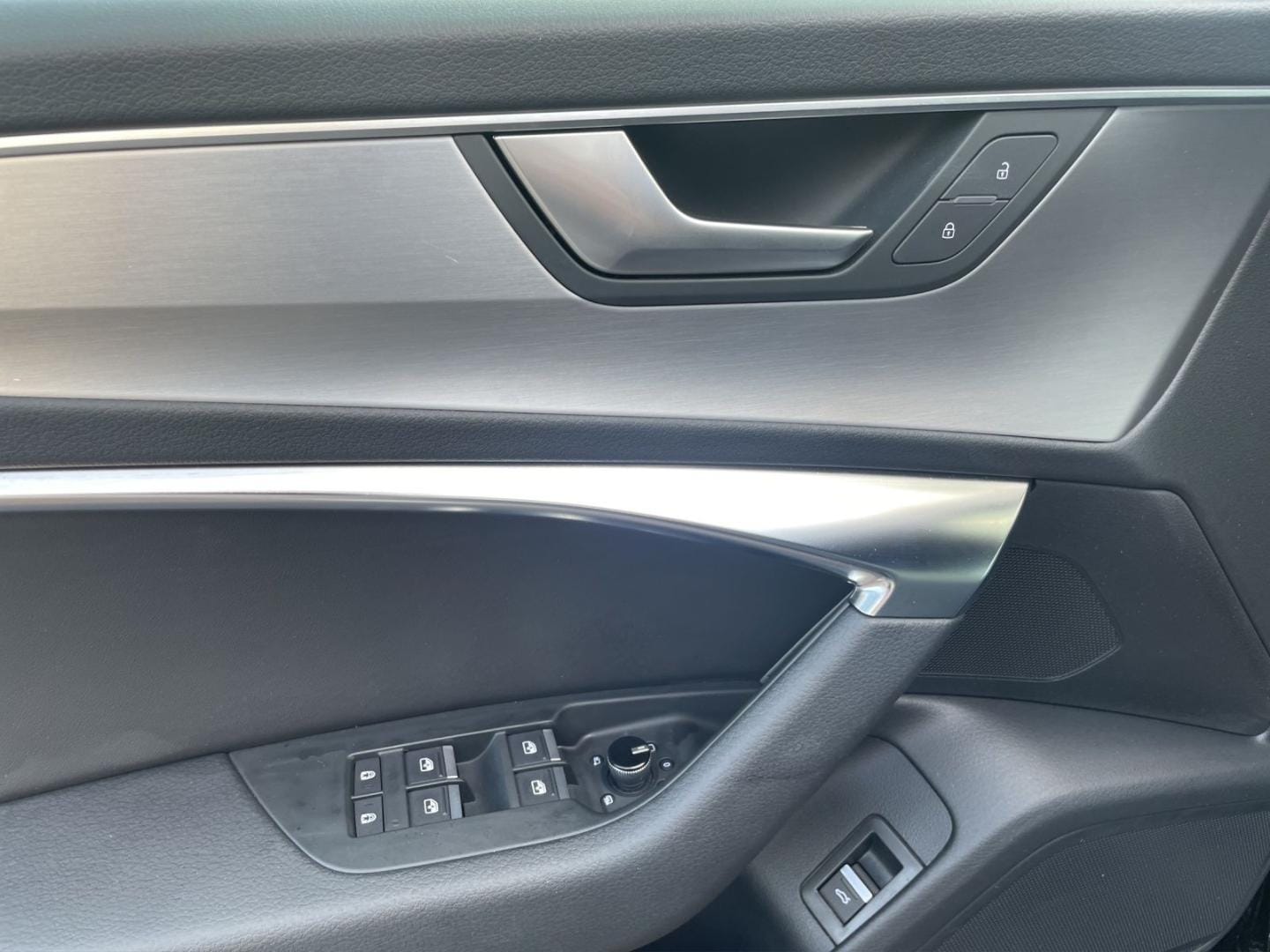 Bild über Audi A6 Avant S line 40 TDI quattro S tronic - für weitere Informationen kontaktieren Sie den Audi Partner