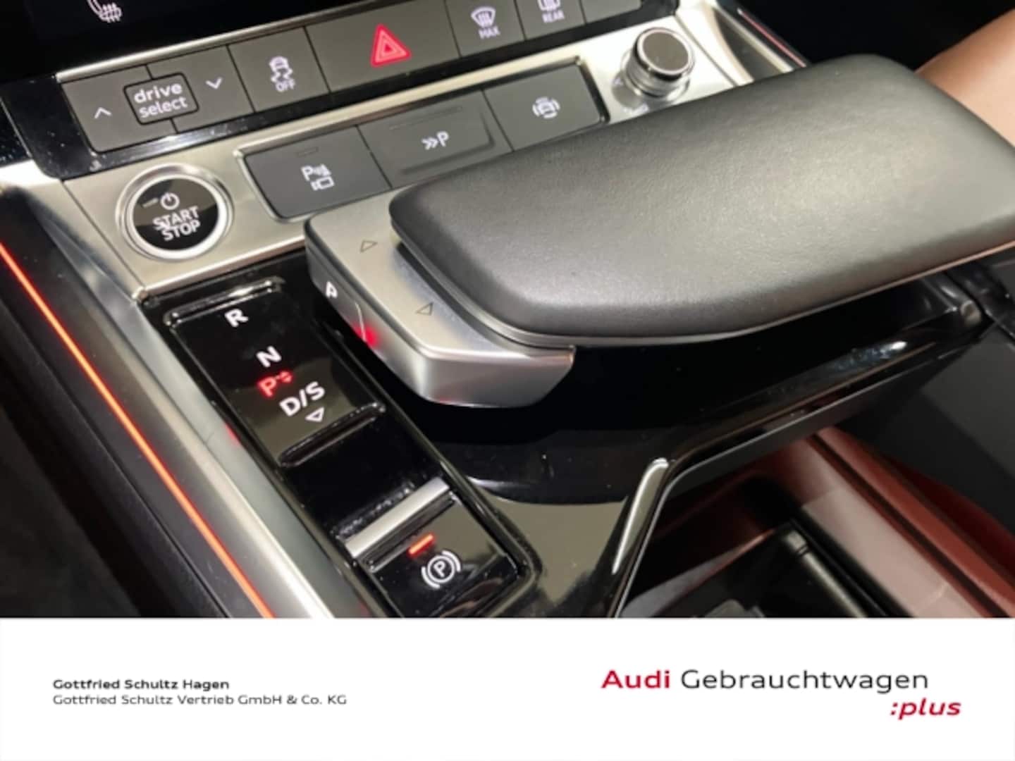 Bild über Audi Q8 e-tron S line 50 e-tron quattro - für weitere Informationen kontaktieren Sie den Audi Partner
