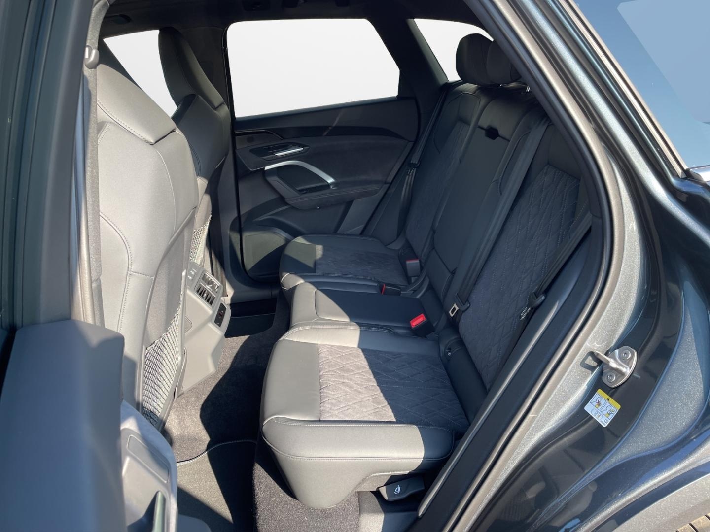 Bild über Audi Q5 SUV TDI quattro 150 kW S tronic - für weitere Informationen kontaktieren Sie den Audi Partner