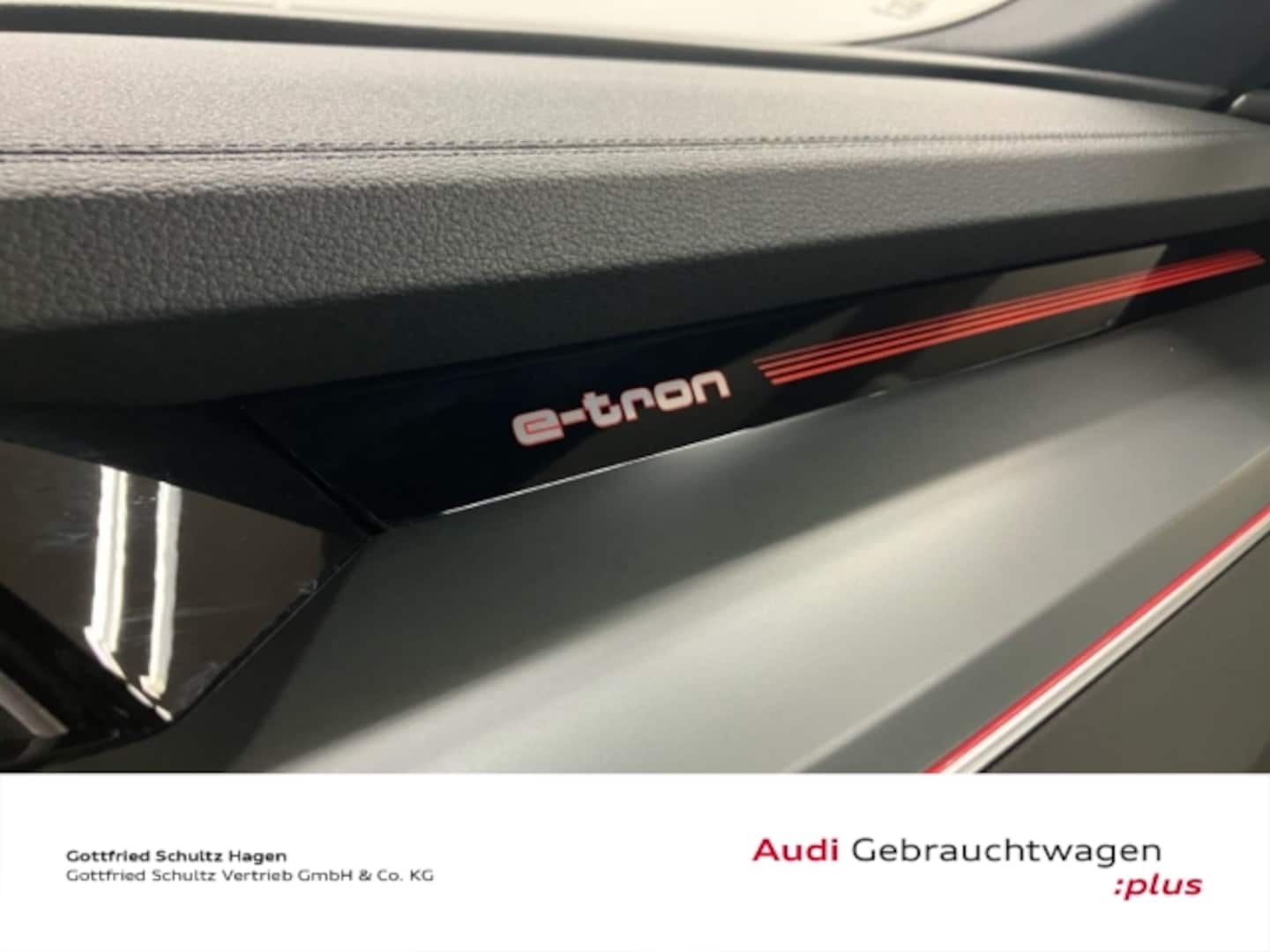 Bild über Audi Q8 e-tron S line 50 e-tron quattro - für weitere Informationen kontaktieren Sie den Audi Partner