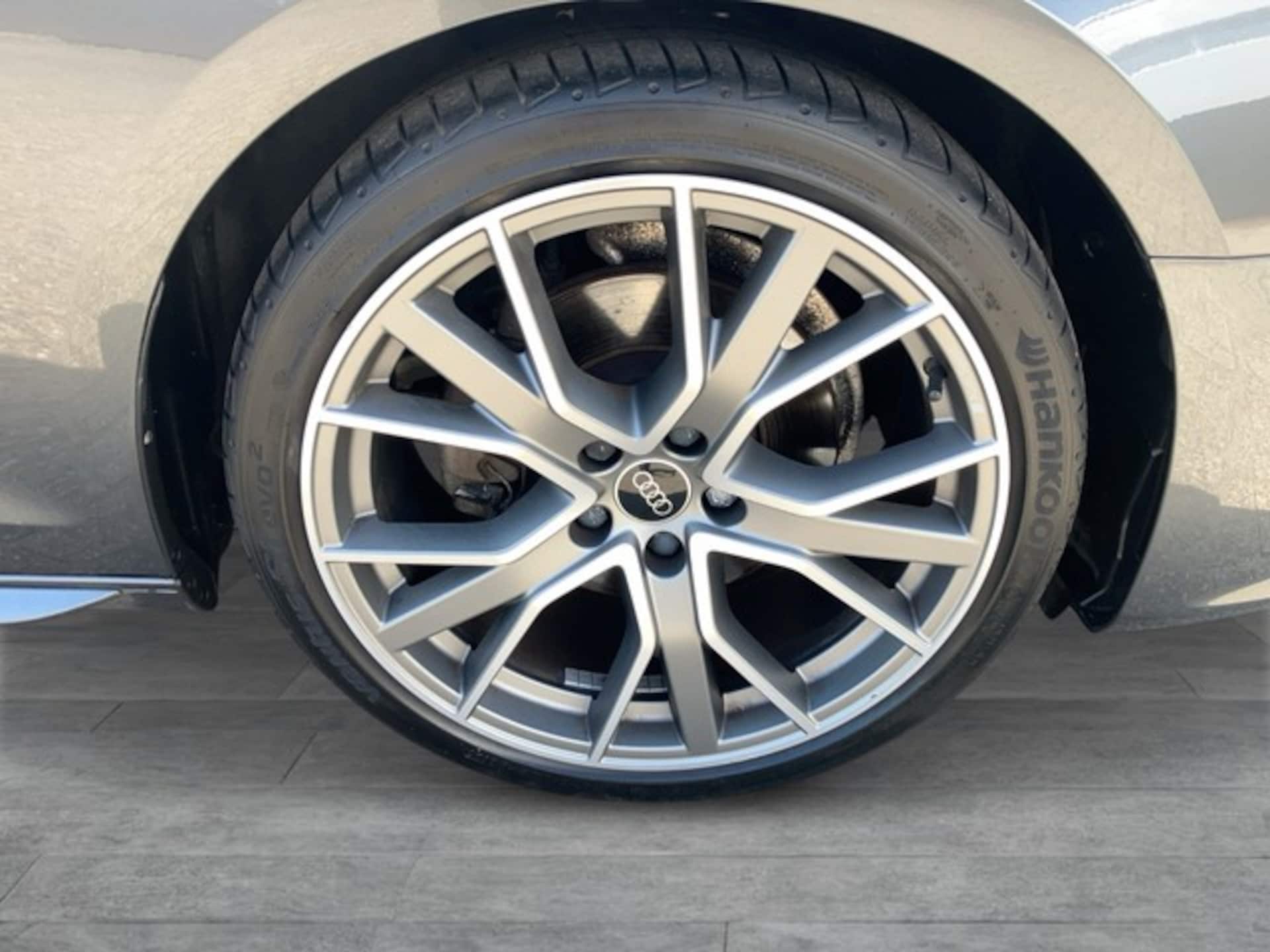 Audi A4 Avant S line