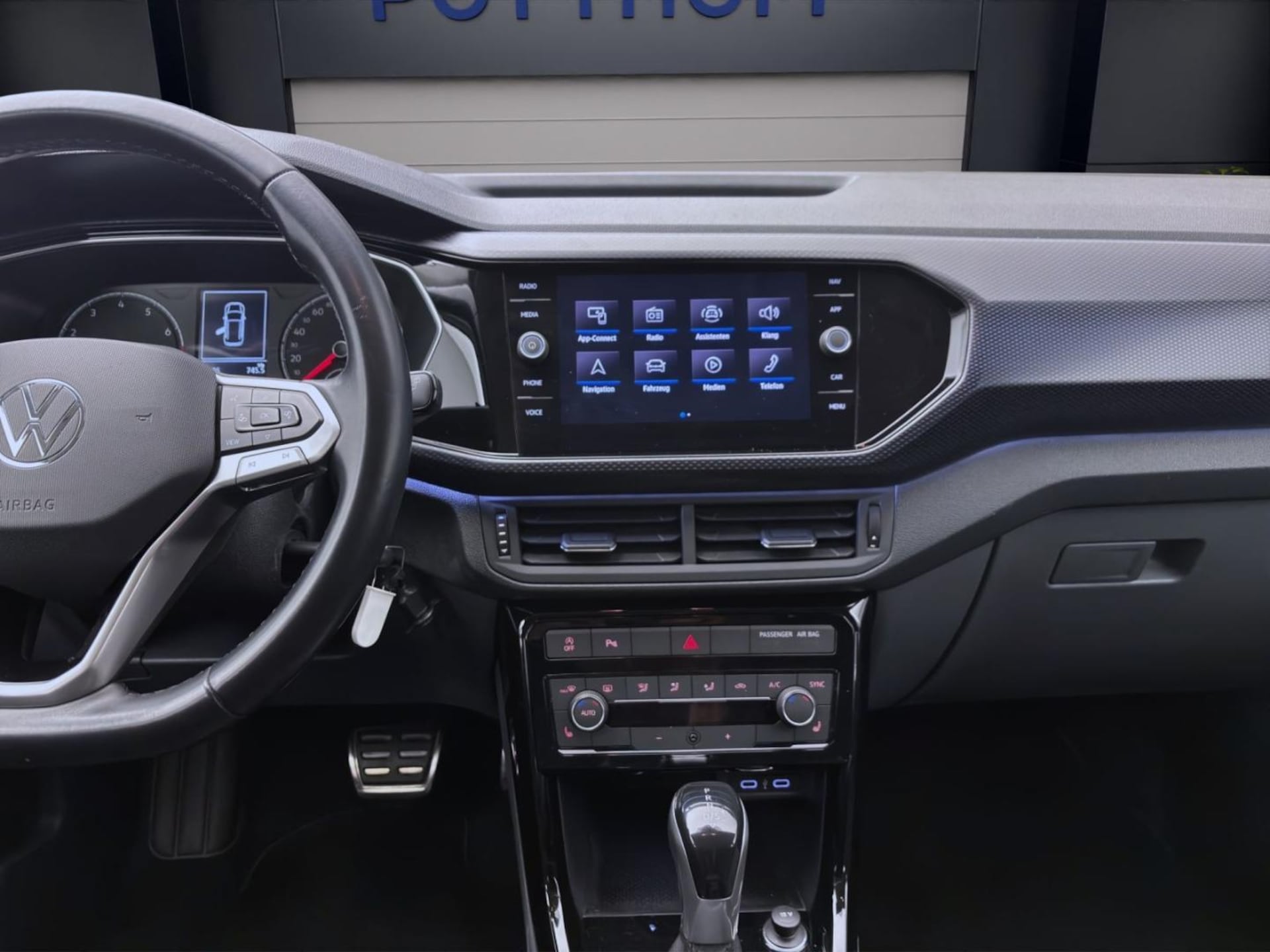Volkswagen T-Cross United