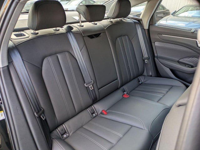 2026 Audi A6 Premium Plus - Photo 11
