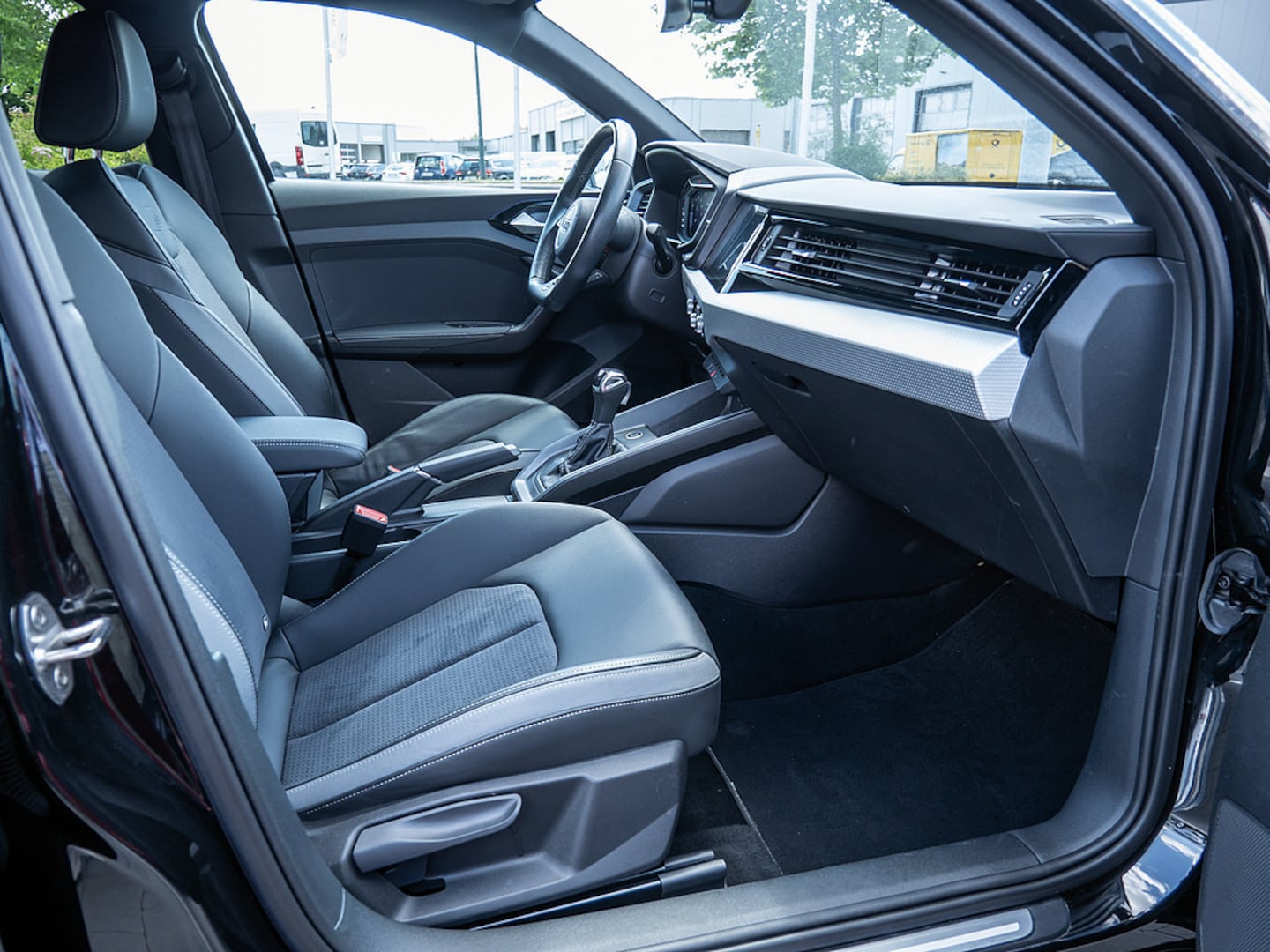 Bild über Audi A1 Sportback S line 30 TFSI S tronic - für weitere Informationen kontaktieren Sie den Audi Partner