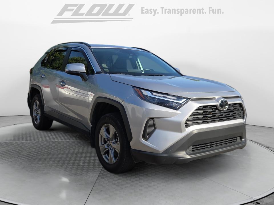 2023 Toyota RAV4 XLE FWD's photo