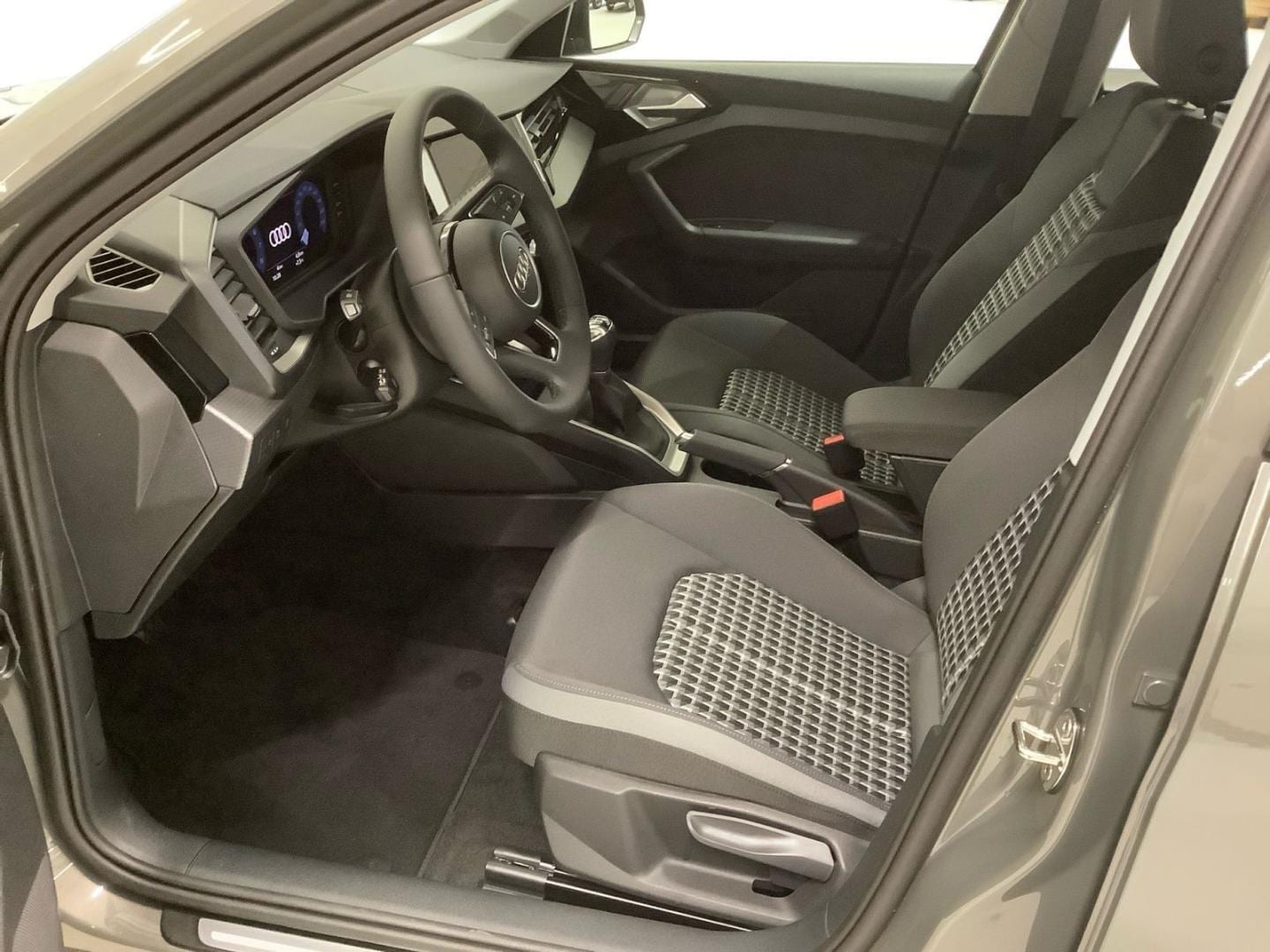 Bild über Audi A1 Sportback S line 25 TFSI Schaltgetriebe - für weitere Informationen kontaktieren Sie den Audi Partner