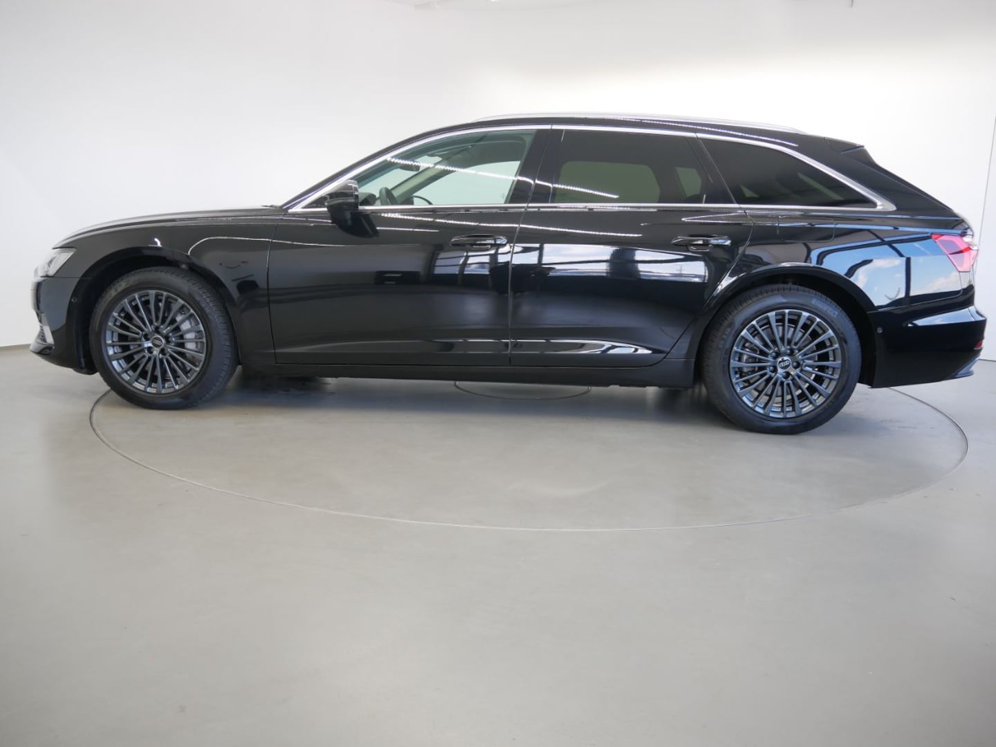 Bild über Audi A6 Avant TFSI e advanced 50 TFSI e quattro S tronic - für weitere Informationen kontaktieren Sie den Audi Partner