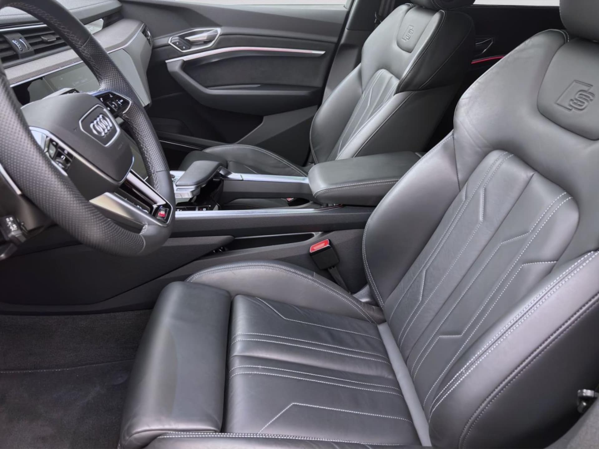 Audi Q8 e-tron S line