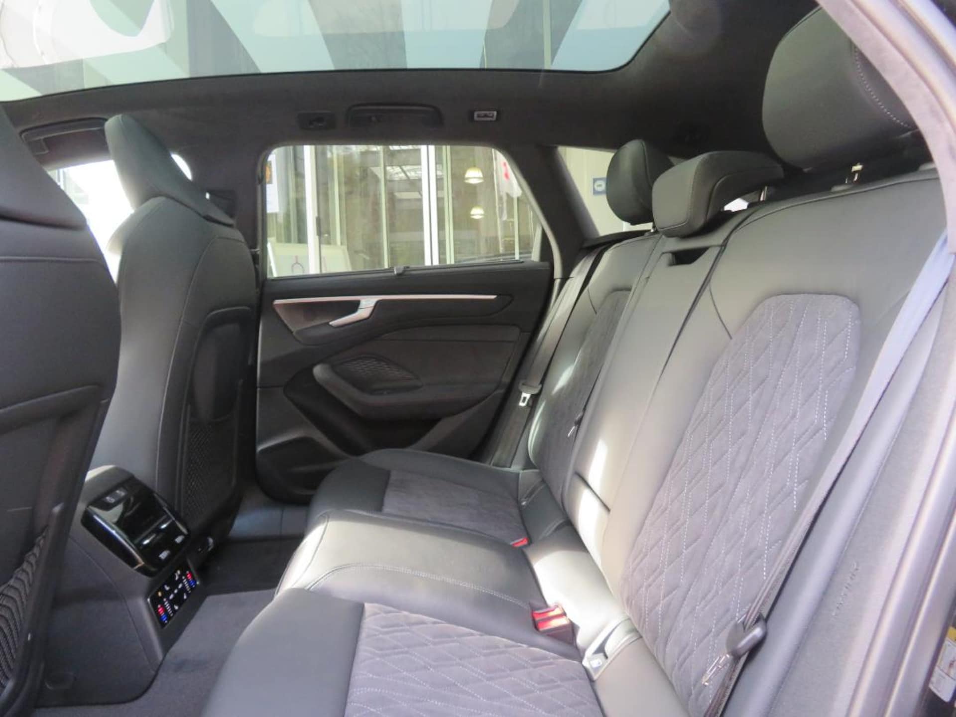 Audi A6 Avant edition one