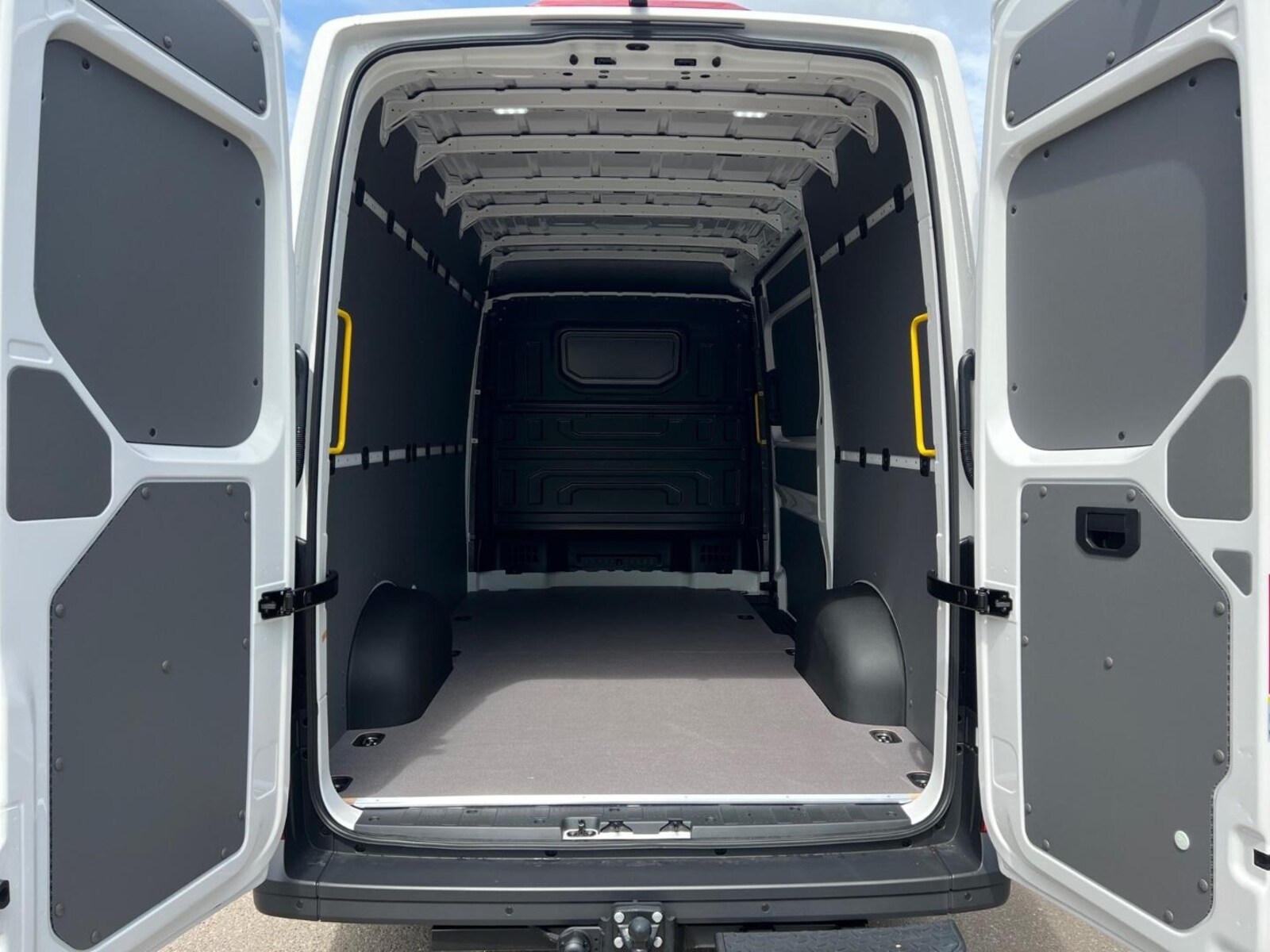 Volkswagen Crafter Kasten mittlerer Radstand – Bild 12